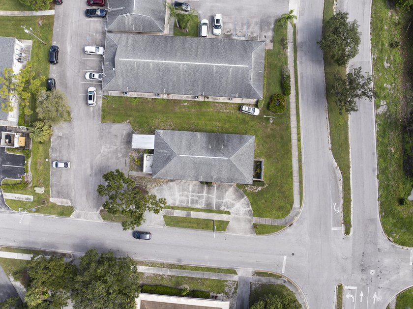 2,100 sq ft free standing medical office building. Ideal for a - photo 7