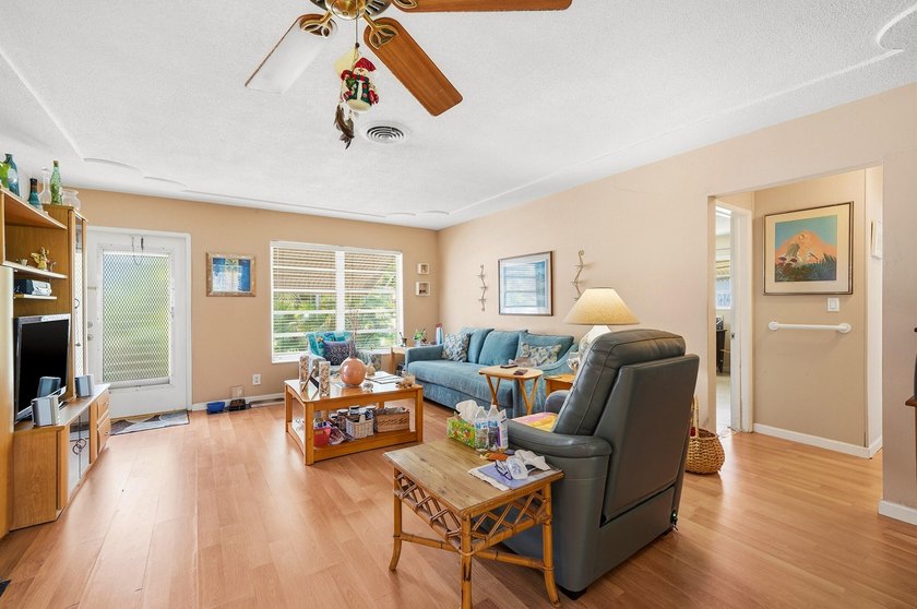 CHARMING SINGLE STORY HOME | PRIME FORT LAUDERDALE LOCATION | - photo 4