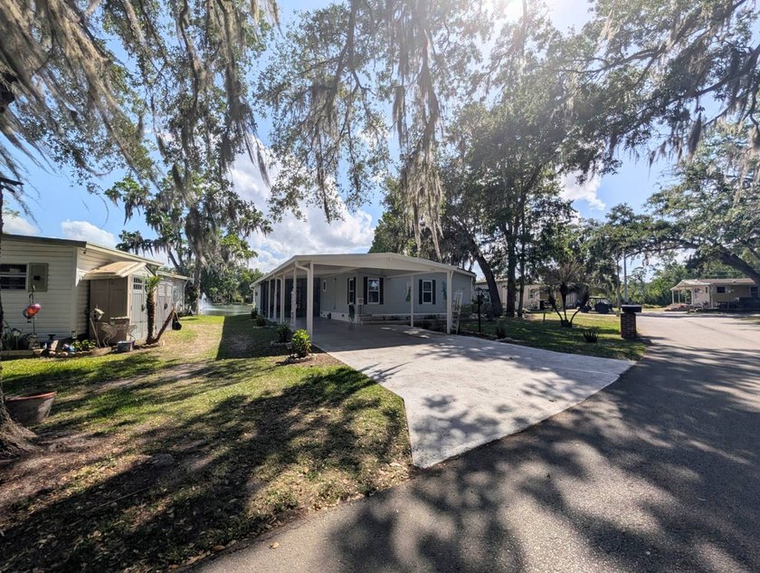This stunning fully furnished lakefront home in the 55+ - photo 2
