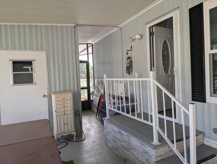 This stunning fully furnished lakefront home in the 55+ - photo 5