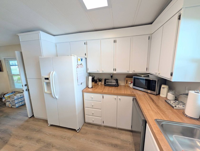This stunning fully furnished lakefront home in the 55+ - photo 9