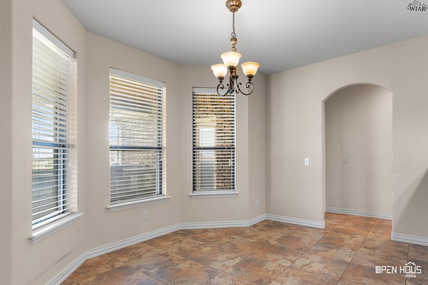Spacious 4-bedroom, 3.5-bath luxury single-owner home situated - photo 12