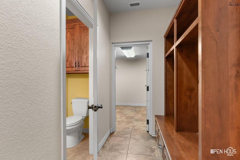 Spacious 4-bedroom, 3.5-bath luxury single-owner home situated - photo 13