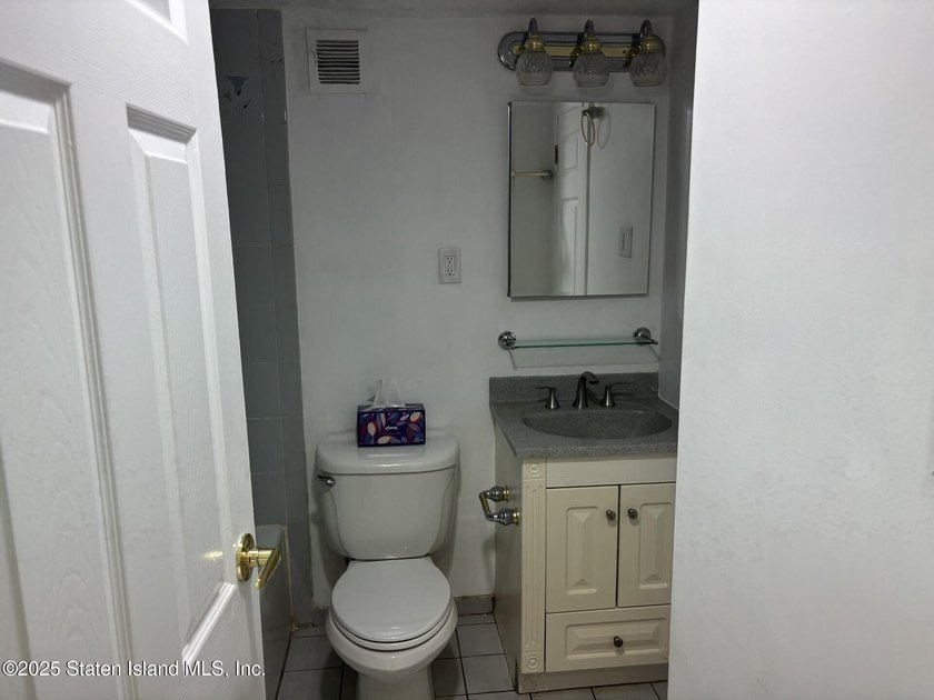 FABULOUS LUXURY LIVING, HI-RISE CONDO FEATURES- CERAMIC TILE - photo 15