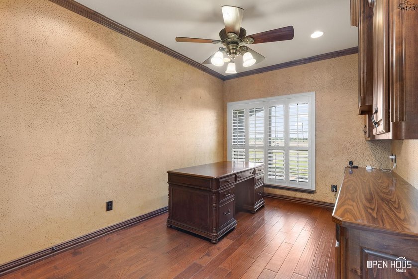 Spacious 4-bedroom, 3.5-bath luxury single-owner home situated - photo 17