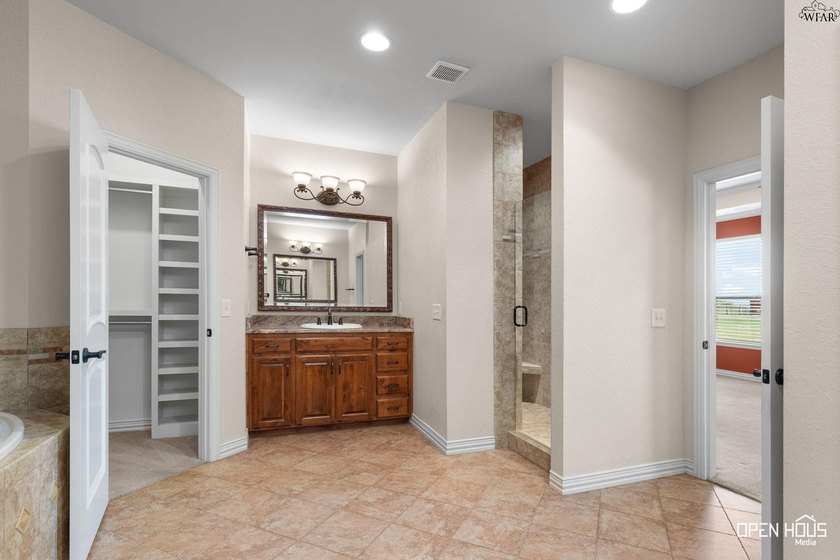 Spacious 4-bedroom, 3.5-bath luxury single-owner home situated - photo 22