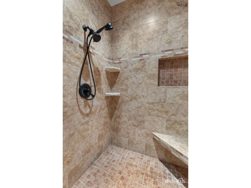Spacious 4-bedroom, 3.5-bath luxury single-owner home situated - photo 23