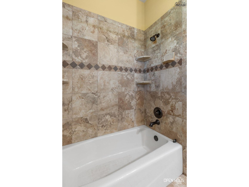 Spacious 4-bedroom, 3.5-bath luxury single-owner home situated - photo 27