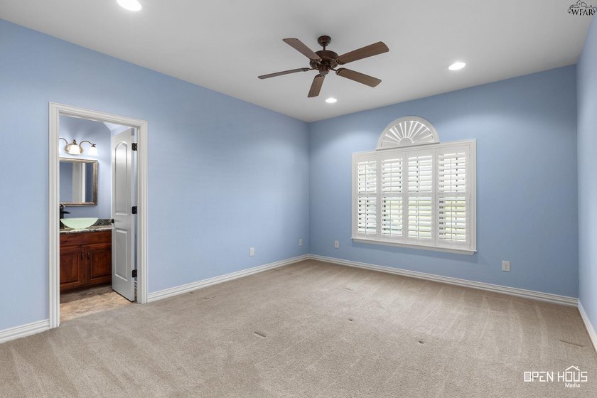 Spacious 4-bedroom, 3.5-bath luxury single-owner home situated - photo 28
