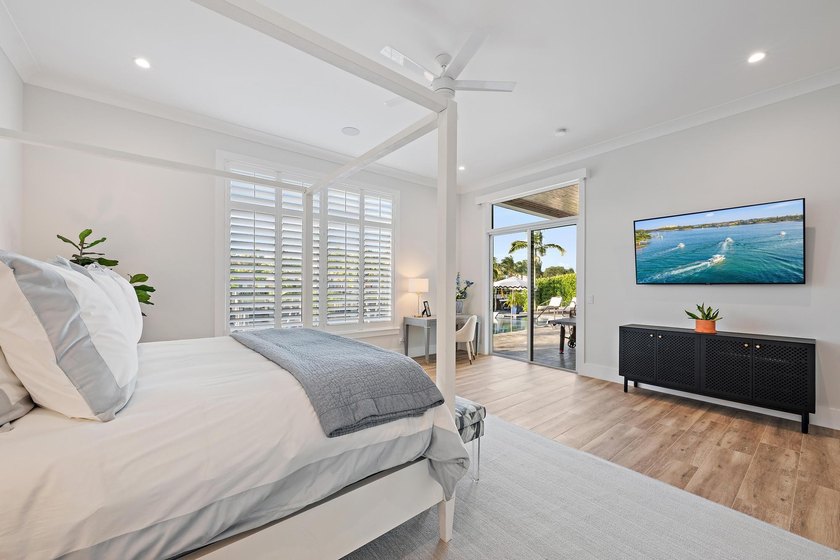 A statement of modern waterfront luxury, this extraordinary - photo 30
