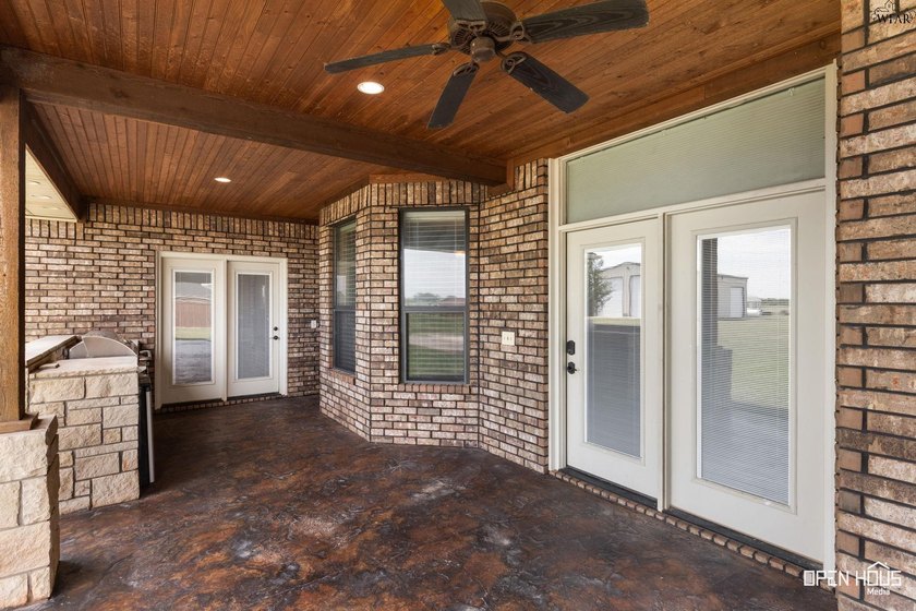 Spacious 4-bedroom, 3.5-bath luxury single-owner home situated - photo 32