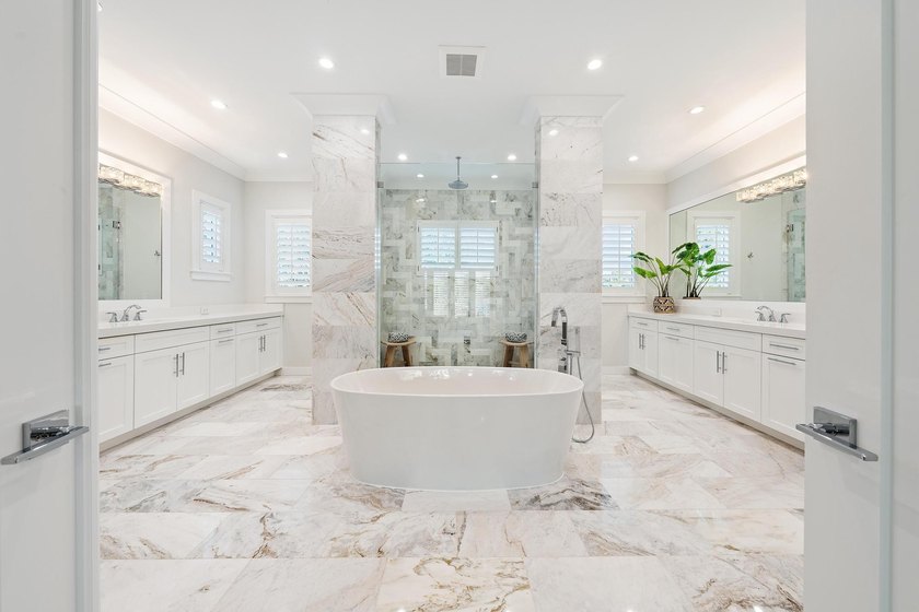A statement of modern waterfront luxury, this extraordinary - photo 45