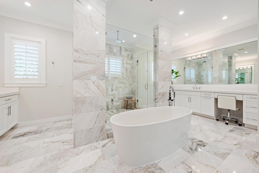 A statement of modern waterfront luxury, this extraordinary - photo 46