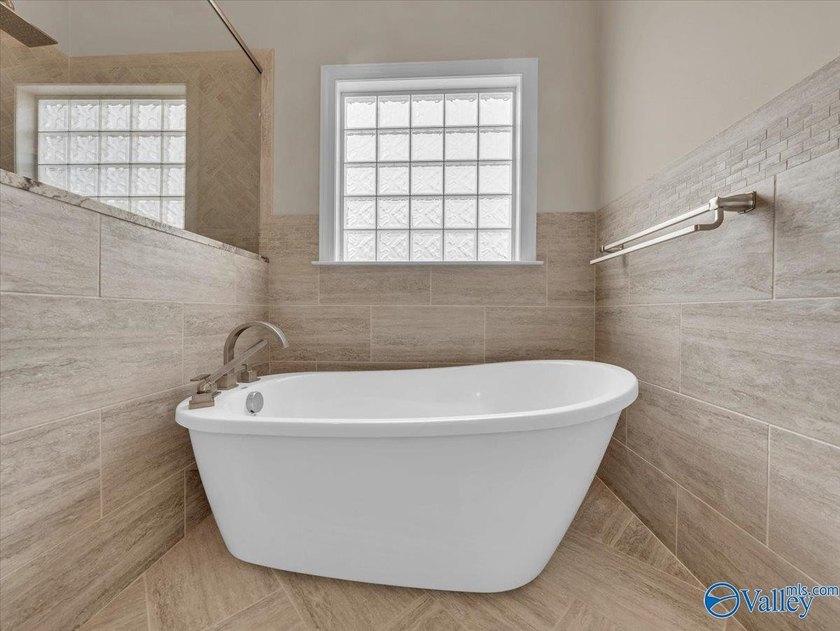 Open House Sunday Jul 19th 2-4PM *** Beautiful full brick home - photo 21