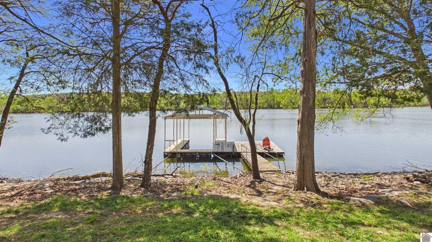 Enjoy the lake life in this 5+ bedroom (sleeps 15) 3 bath - photo 3