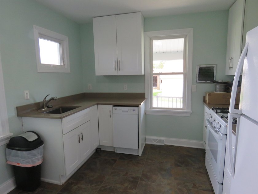 Beautifully remodeled 1 1/2 story home situated on 50 feet of - photo 12