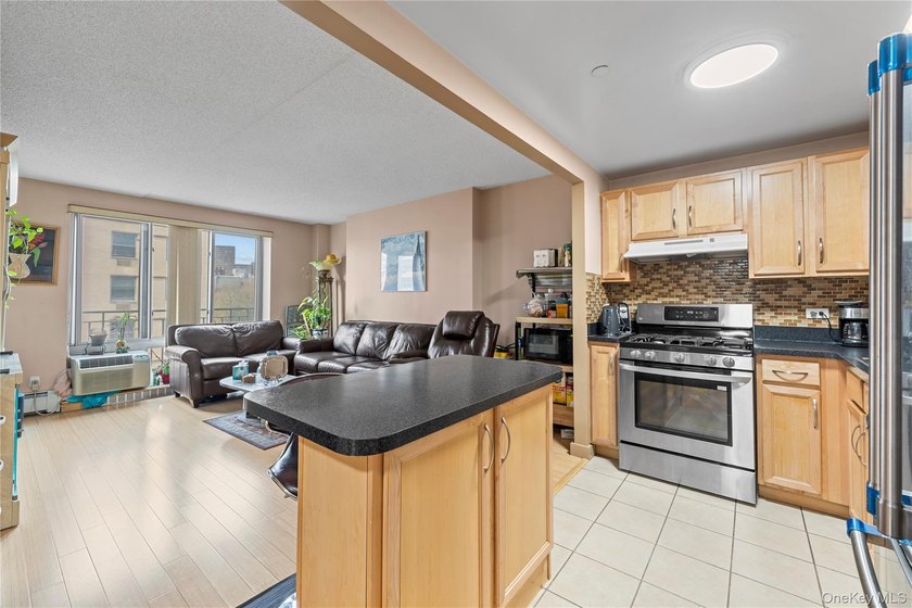 JUST LISTED! MOVE-IN READY 2 BEDROOM, 1 BATH CONDO IN BRONX NY - photo 7