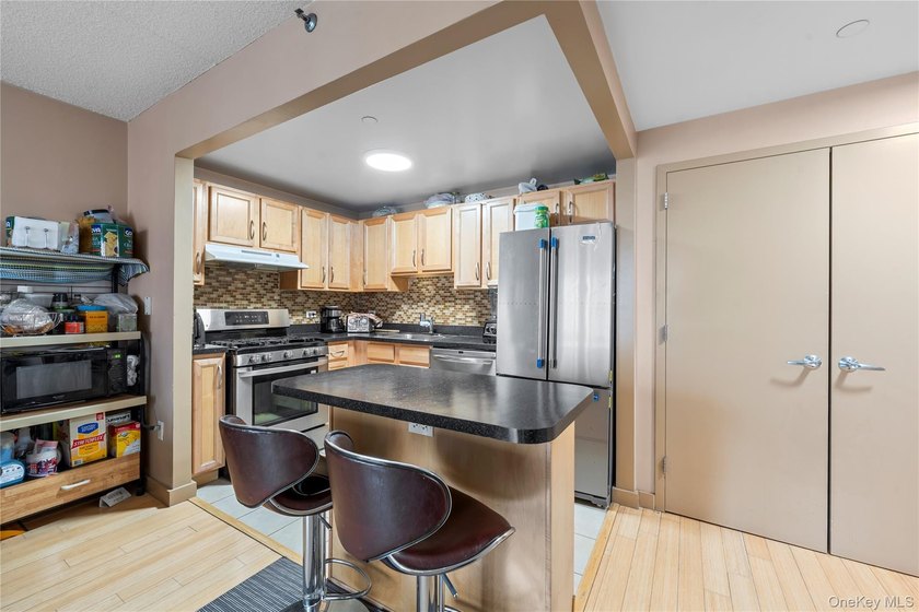 JUST LISTED! MOVE-IN READY 2 BEDROOM, 1 BATH CONDO IN BRONX NY - photo 8