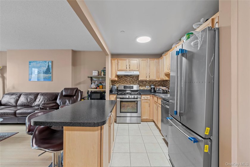 JUST LISTED! MOVE-IN READY 2 BEDROOM, 1 BATH CONDO IN BRONX NY - photo 9