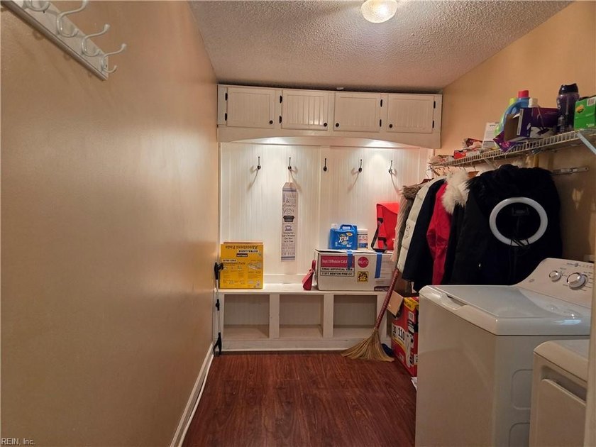 Welcome to Colony Pines! At 2,201 sf, this stunning home boasts - photo 11