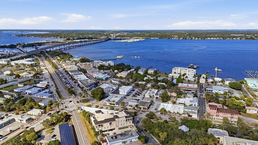 Investment opportunity in Downtown Stuart! This vacant lot comes - photo 13