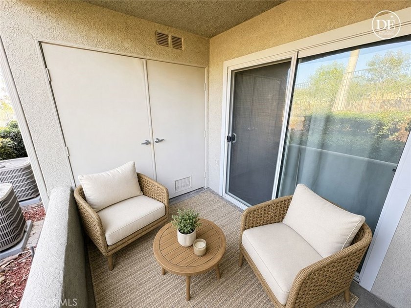 Recently upgraded and truly turnkey, this 1-bedroom, 1-bathroom - photo 4