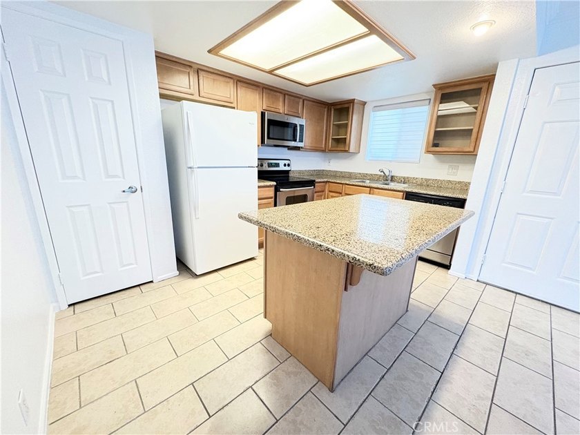 Recently upgraded and truly turnkey, this 1-bedroom, 1-bathroom - photo 10