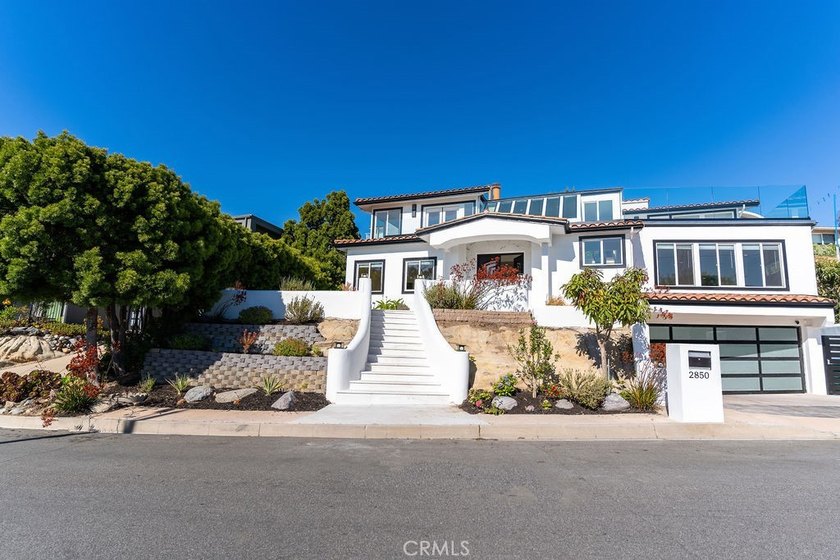 This newly renovated home with breathtaking 180-degree ocean - photo 3