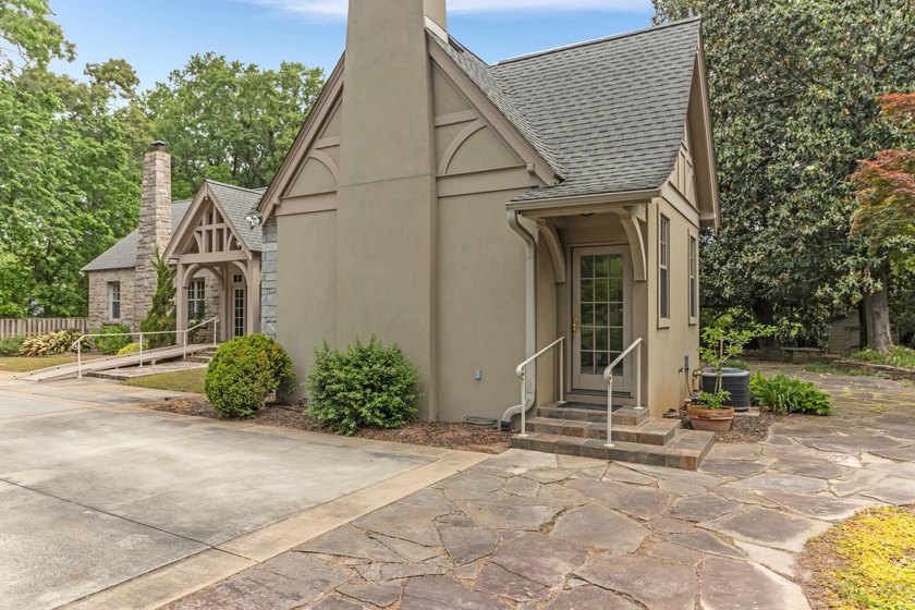 Classic architecture. Refined living. An exceptional setting - photo 3