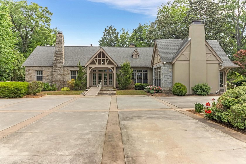 Classic architecture. Refined living. An exceptional setting - photo 4