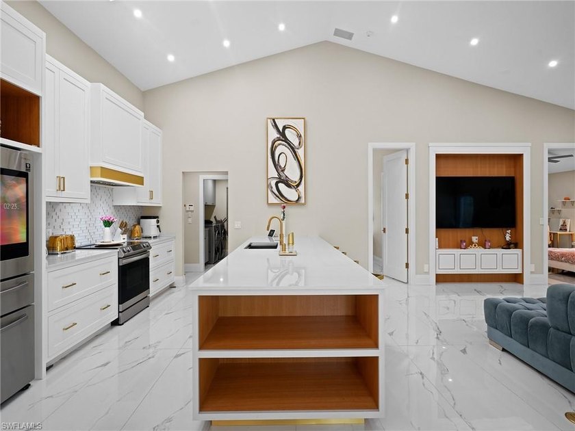Exquisite Fully Remodeled Hawksridge Pool Home! Beautifully - photo 18