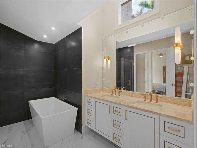 Exquisite Fully Remodeled Hawksridge Pool Home! Beautifully - photo 21