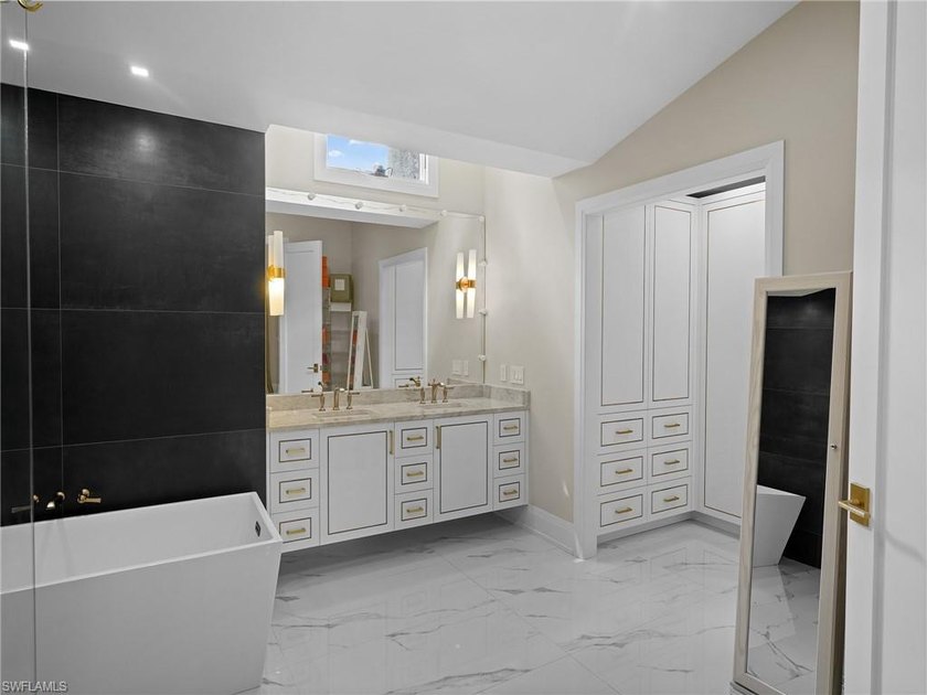 Exquisite Fully Remodeled Hawksridge Pool Home! Beautifully - photo 23