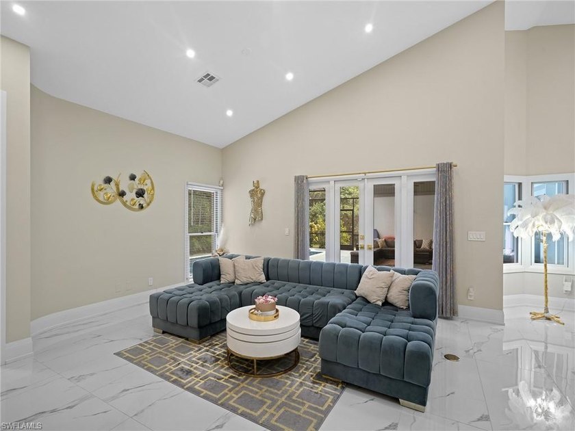 Exquisite Fully Remodeled Hawksridge Pool Home! Beautifully - photo 25