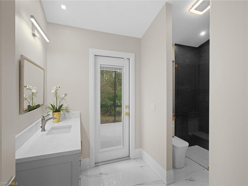 Exquisite Fully Remodeled Hawksridge Pool Home! Beautifully - photo 30