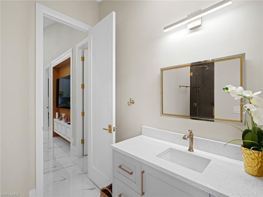 Exquisite Fully Remodeled Hawksridge Pool Home! Beautifully - photo 31