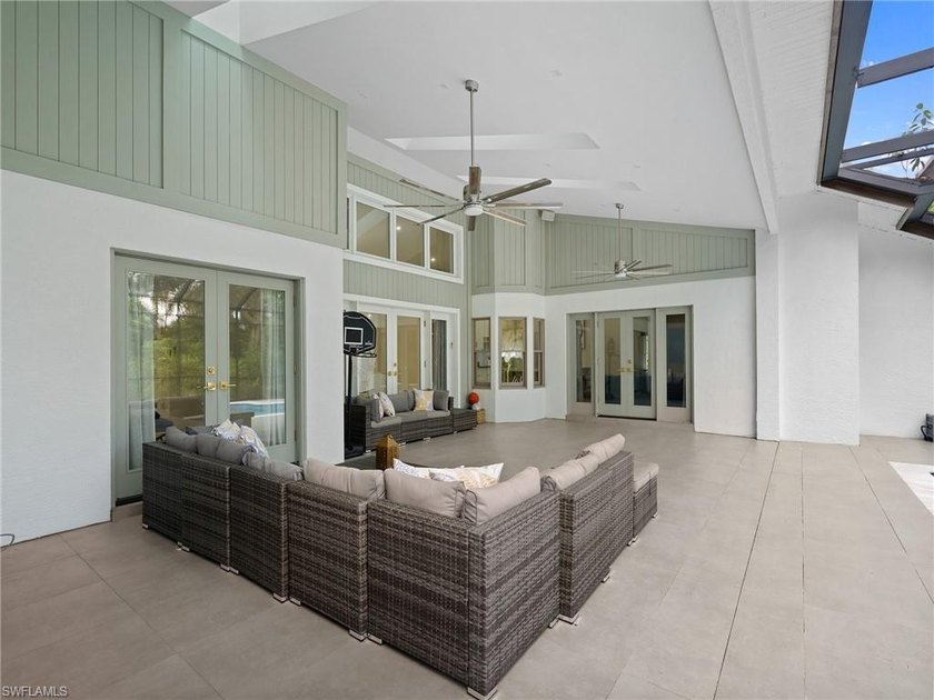 Exquisite Fully Remodeled Hawksridge Pool Home! Beautifully - photo 33