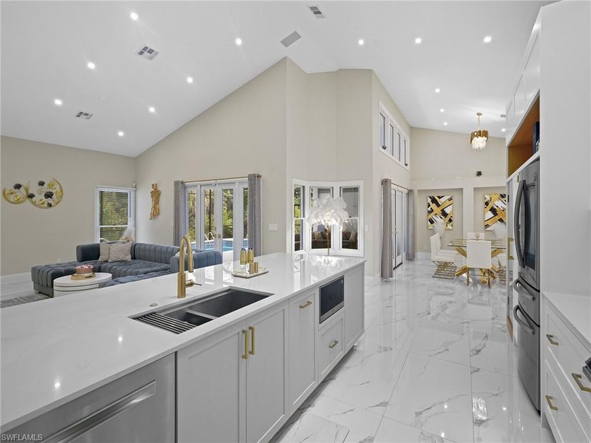 Exquisite Fully Remodeled Hawksridge Pool Home! Beautifully - photo 34