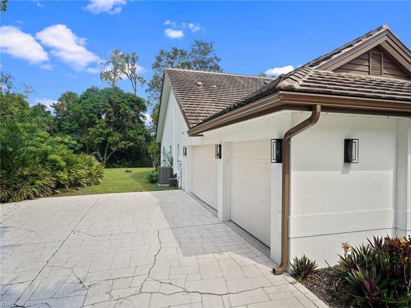 Exquisite Fully Remodeled Hawksridge Pool Home! Beautifully - photo 36