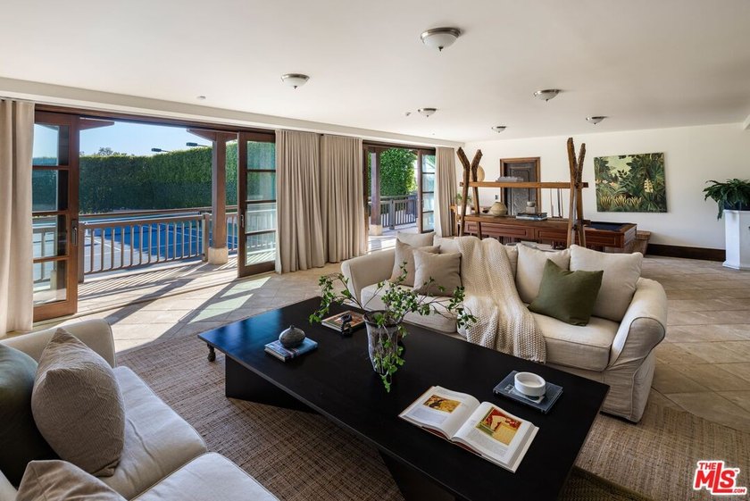 Set on a dramatic bluff of only 14 homes overlooking the Pacific - photo 26