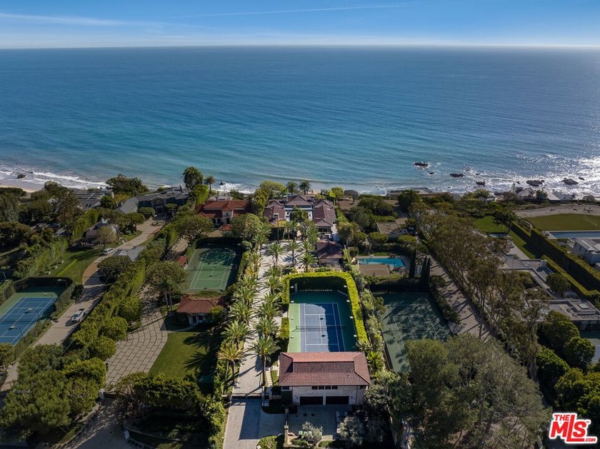 Set on a dramatic bluff of only 14 homes overlooking the Pacific - photo 33