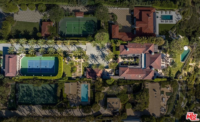 Set on a dramatic bluff of only 14 homes overlooking the Pacific - photo 34
