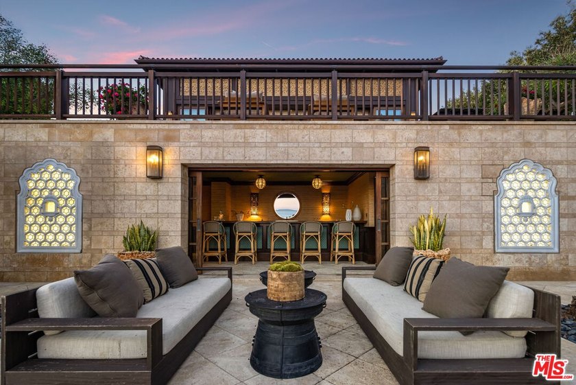 Set on a dramatic bluff of only 14 homes overlooking the Pacific - photo 36