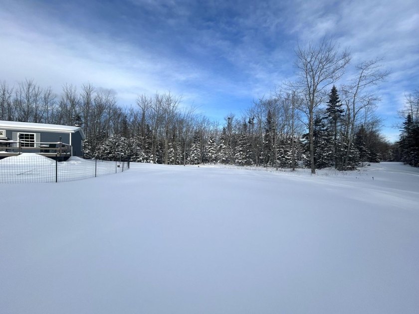 Very well maintained 3-bedroom, 2-bath home set on 5 private - photo 3