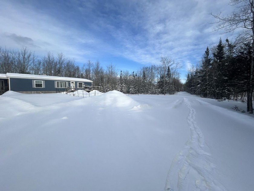 Very well maintained 3-bedroom, 2-bath home set on 5 private - photo 7
