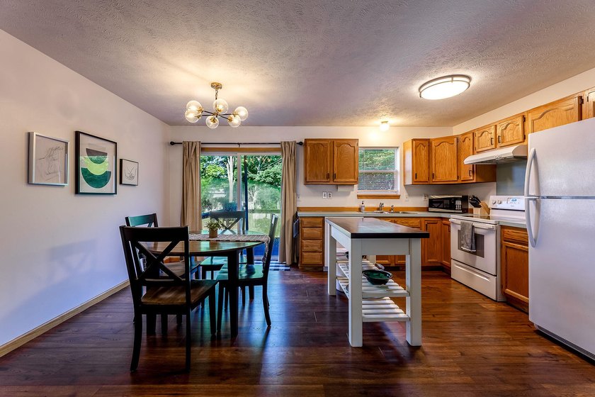 Welcome home to 1702 N Southgate! Move right in to this very - photo 8