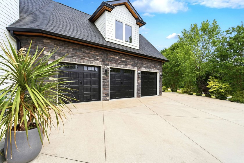 Welcome to an extraordinary luxurious retreat nestled in the - photo 5