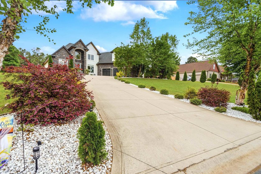 Welcome to an extraordinary luxurious retreat nestled in the - photo 6
