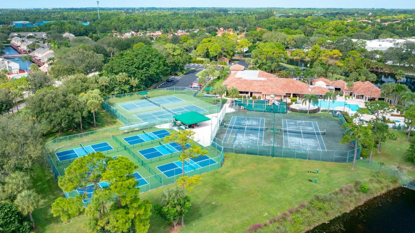 Beautiful 2 Bed/2 Bath 1st floor Condo in the highly desirable - photo 36