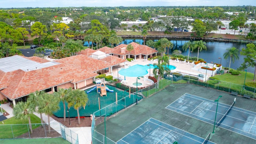 Beautiful 2 Bed/2 Bath 1st floor Condo in the highly desirable - photo 37